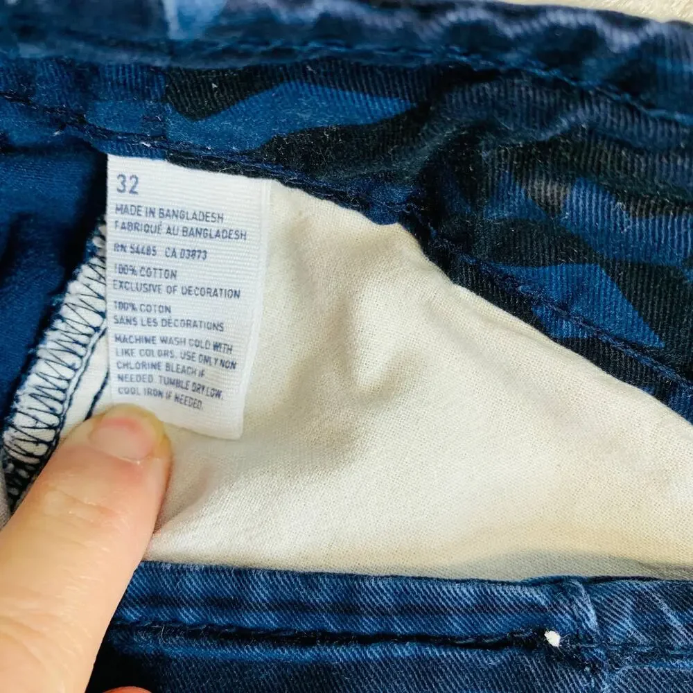 American Eagle Classic Chino Shorts Aztec Pattern Blue on Blue Sz 32